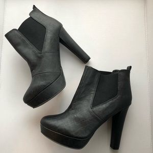 Qupid Black Platform above the Ankle Booties